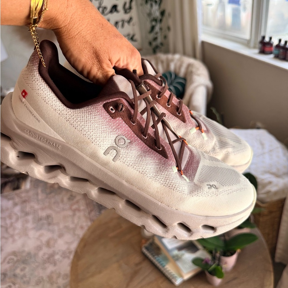 On cloud size 11 purple/light gray barely worn